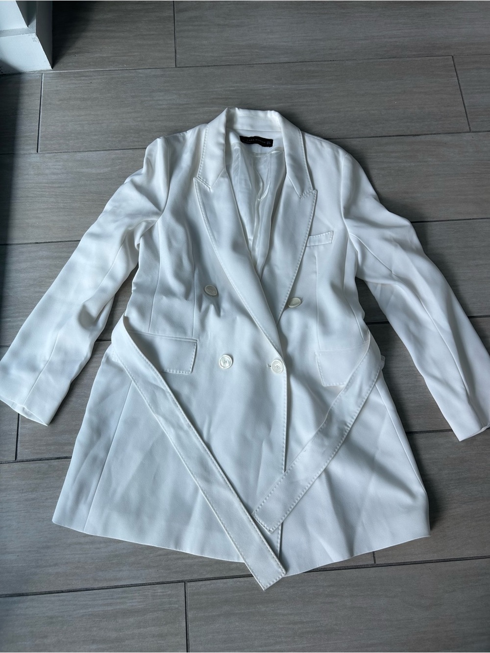 Zara White Double-Breasted Tailored Blazer with Self-Tie Belt